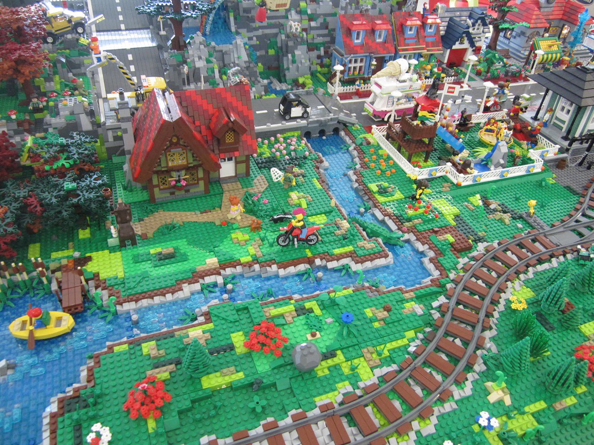 Le costruzioni esposte da ITLUG (associazione indipendente di appassionati Lego) contestualmente a Lego Build the Change 2016 a Lecco