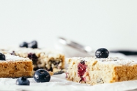 Torta di avena e frutti di bosco