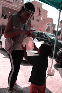 volontarie di Terre des Hommes con i bambini di Beirut