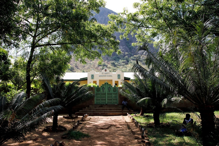 entrata scuola di ostetricia kalongo chiusa