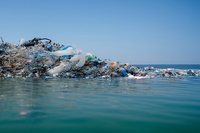 Sugli oceani galleggiano 171mila miliardi di frammenti di plastica