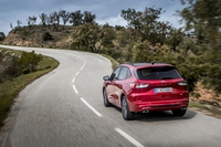 Ford Kuga, il suv ibrido, ibrido plug-in e mild hybrid. Le caratteristiche spiegate in un video