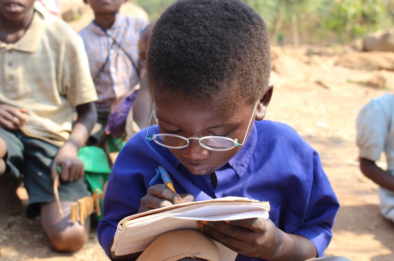 Grazie a questi occhiali migliaia di persone pongono fine ai loro disturbi visivi