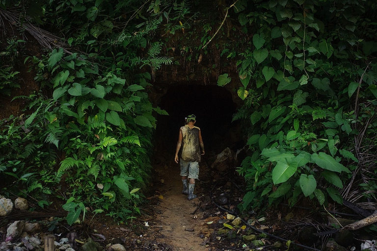 Piccola miniera d'oro nelle Filippine