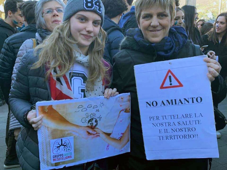 Cinzia Manzoni ha fatto della lotta all'amianto la sua regione di vita, tanto da vincere il premio Vivaio Eternot 2019, il riconoscimento dedicato a tutti coloro che si stanno battendo per la bonifica completa dell’amianto in Italia