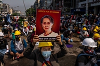 Myanmar. La leader Aung San Suu Kyi ottiene la grazia parziale