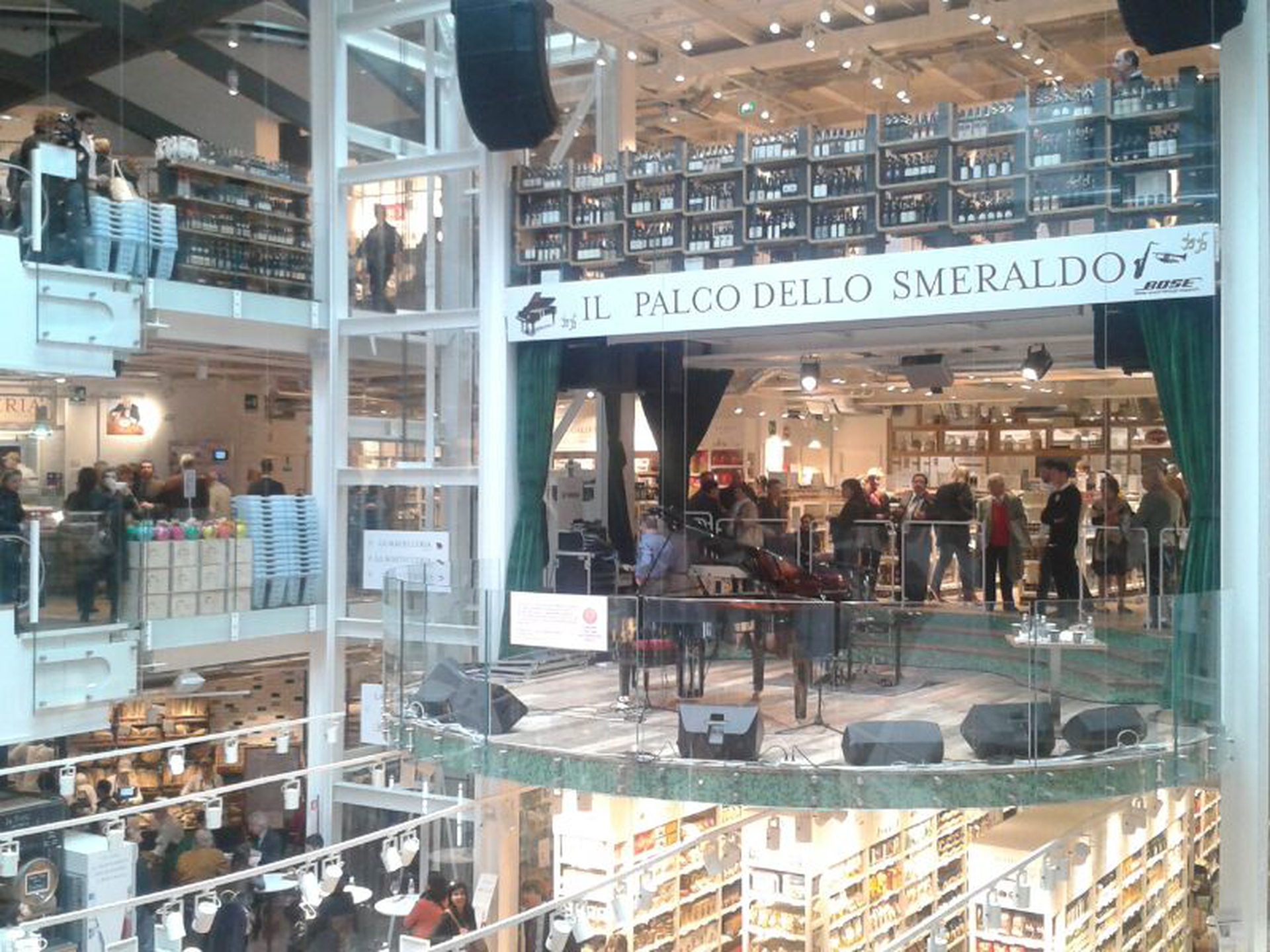 Inaugurato Eataly all’ex Teatro Smeraldo, Milano