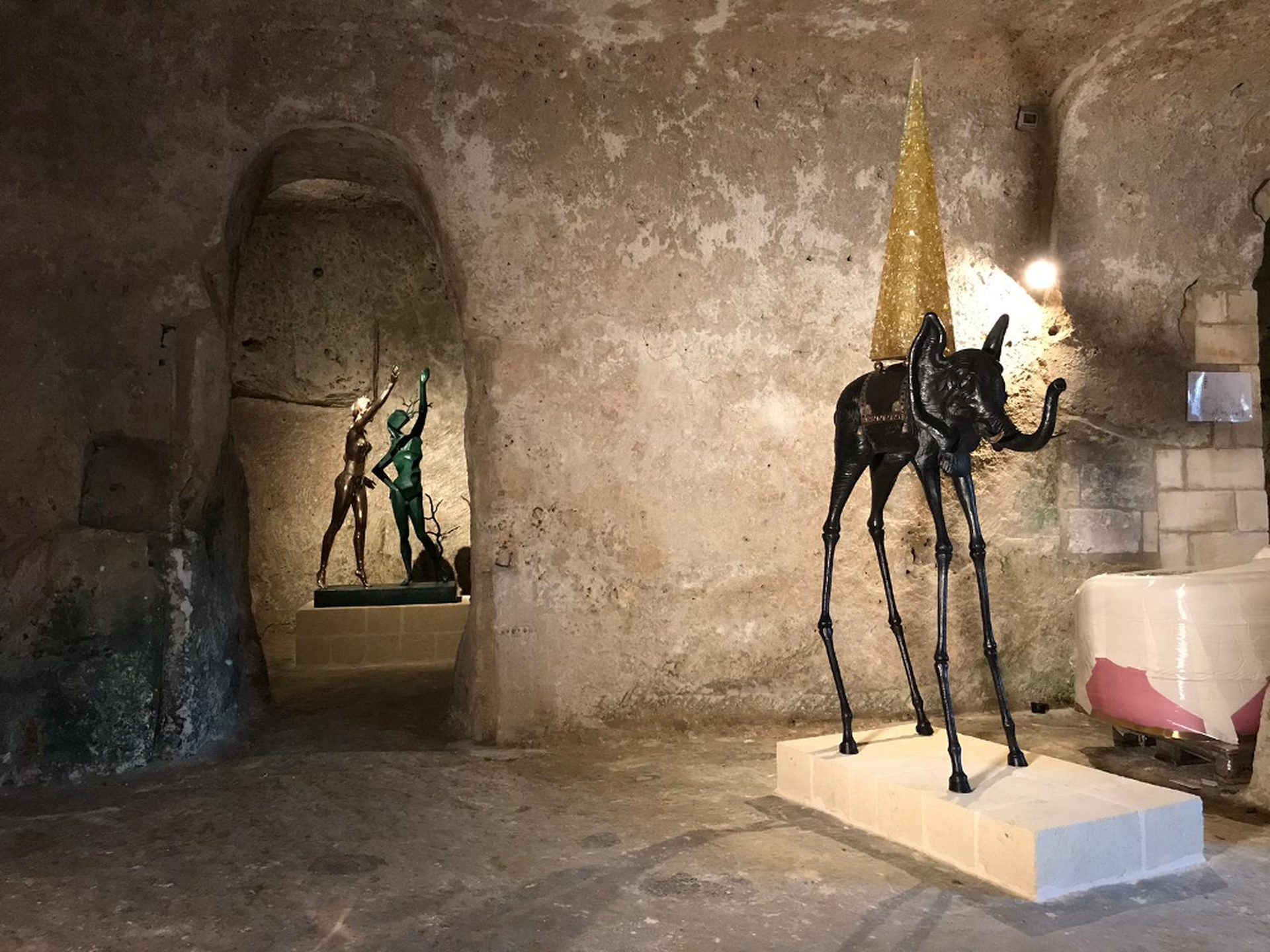 Salvador Dalí a Matera con La persistenza degli opposti