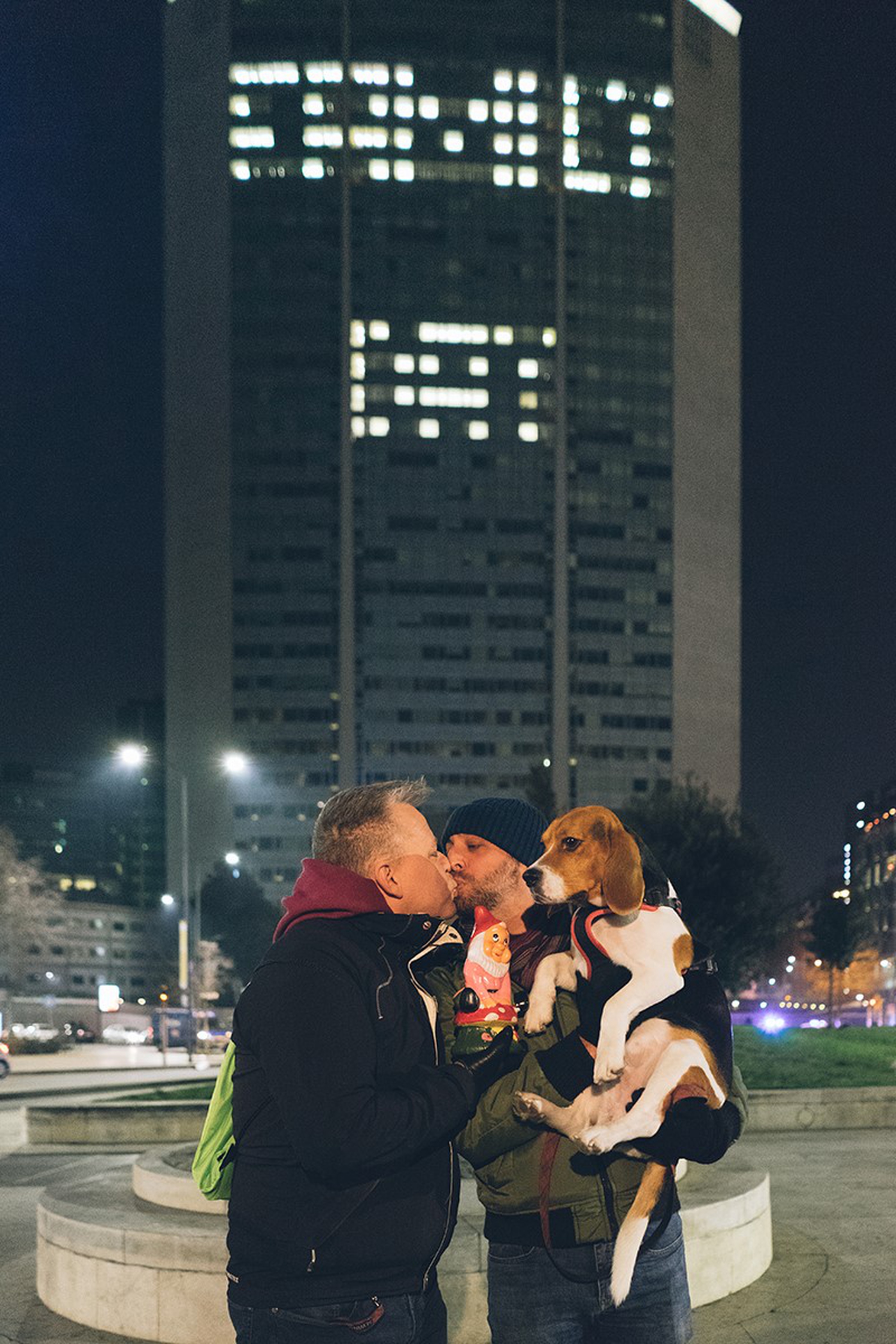 La storia del Pirellone, della scritta Family day e delle foto di Just families