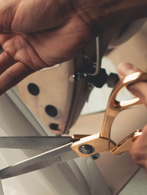 Alta moda dagli abiti scartati, l’idea dello stilista africano Amah Ayivi