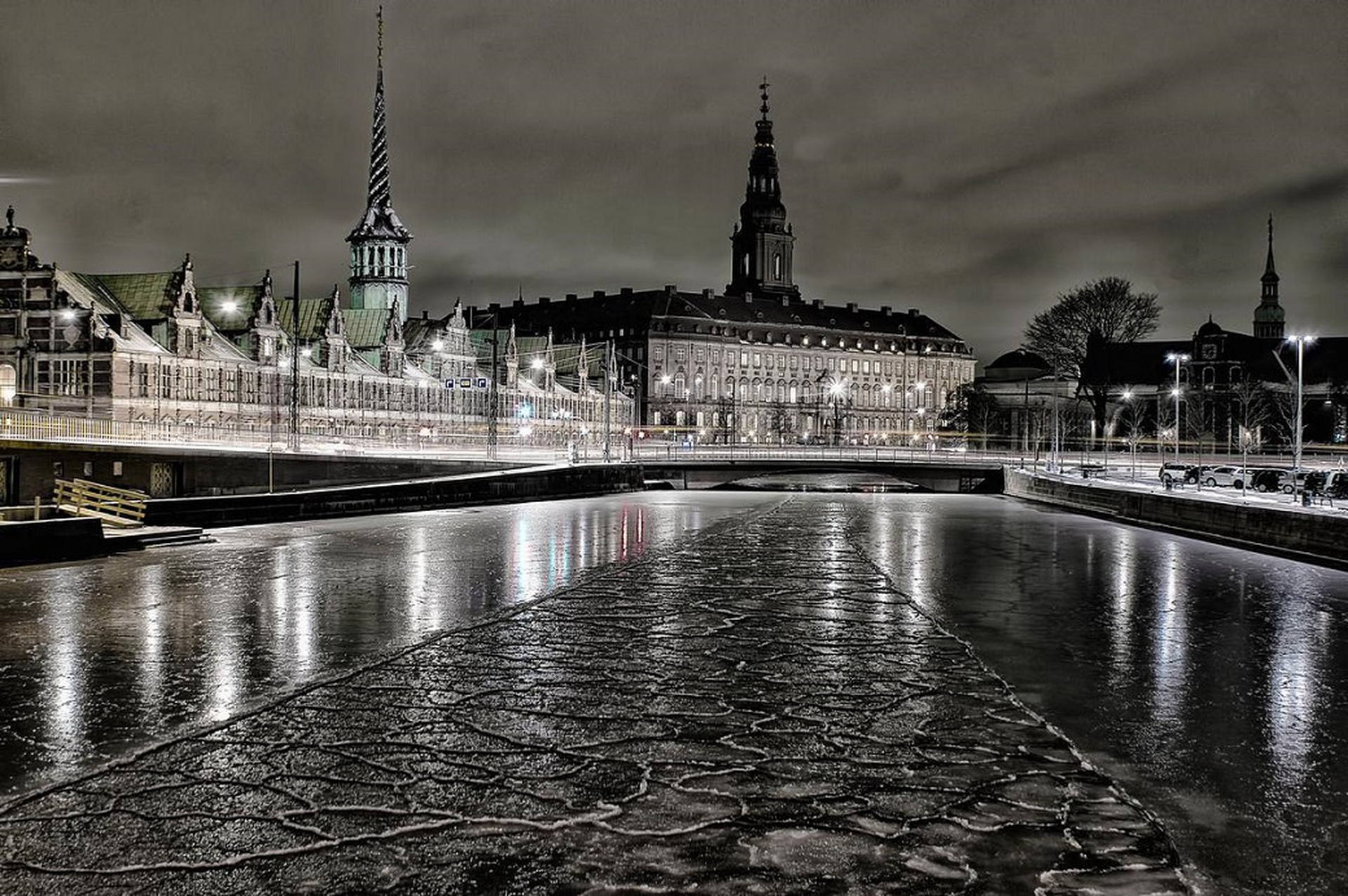 The Old Stock Exchange di Copenaghen alla sera