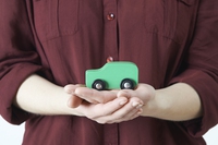 Auto ibride ed elettriche, italiani pronti all’acquisto ma solo a prezzi accessibili