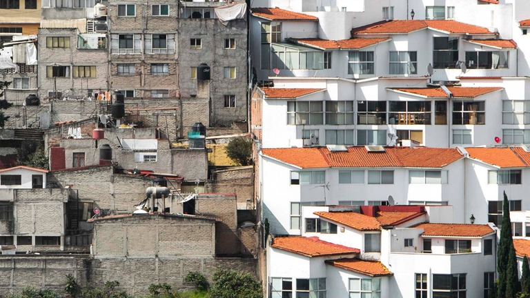 Unequal Scenes, disuguaglianza