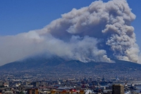 Cosa è successo davvero sul Vesuvio e perché brucia ancora
