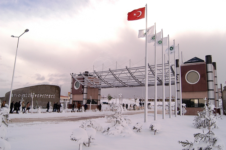 L'università di Kocaeli sotto la neve, in Turchia. Qui sono stati arrestati 12 professori che volevano la pace con i curdi
