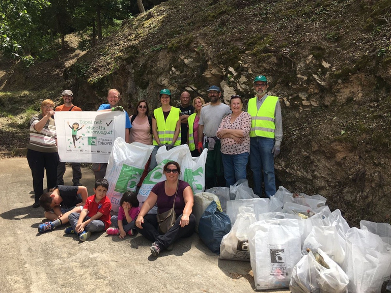 Azione di pulizia a Tordera Parc, Catalunya 
