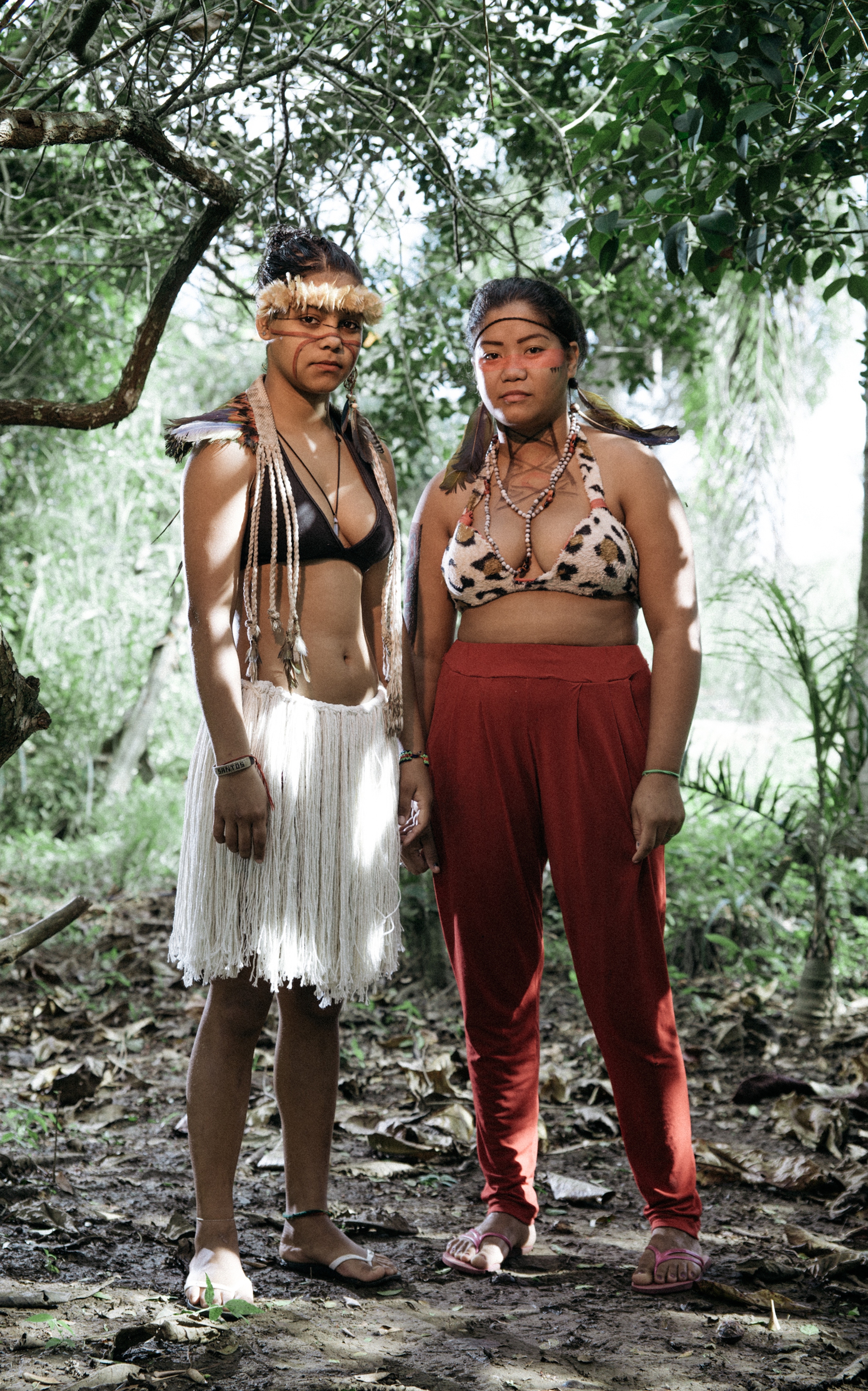 Le tribù della terra indigena di Piaçaguera in Brasile