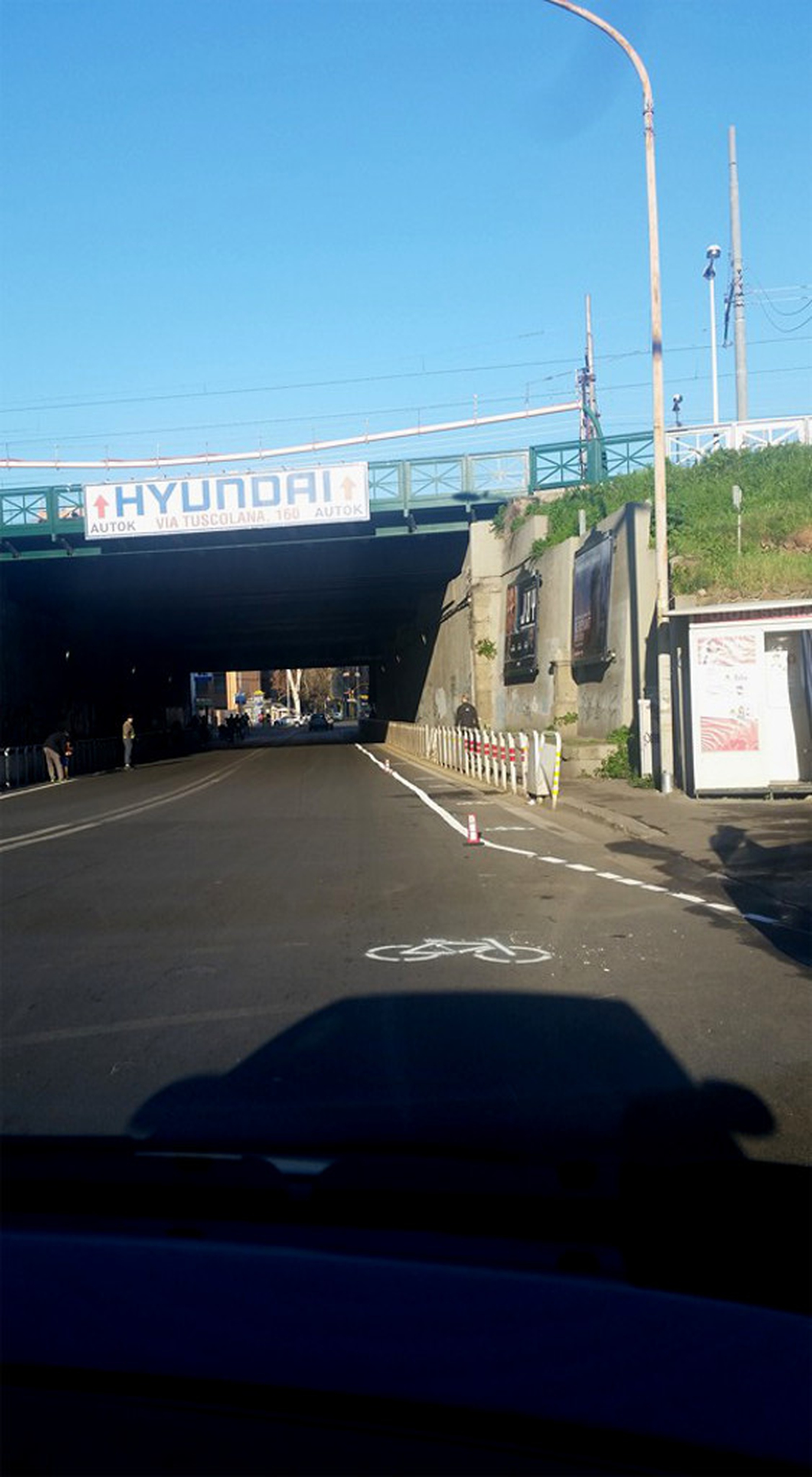 Pista ciclabile popolare Tuscolana dall'auto