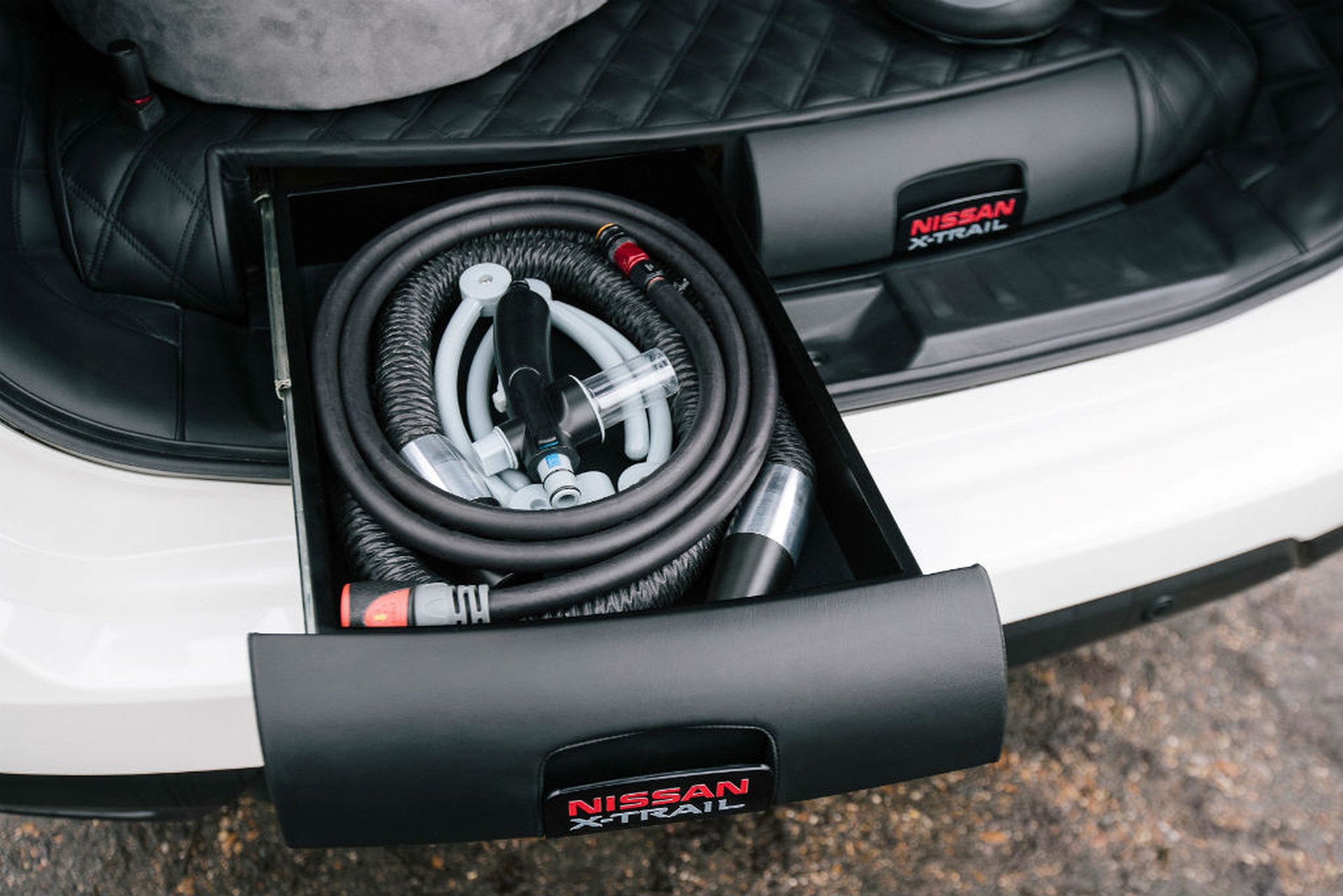 Nissan X-Trail con tubo flessibile