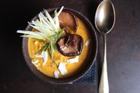 Vellutata di zucca Okkaido e ricotta con shiitake e rosmarino