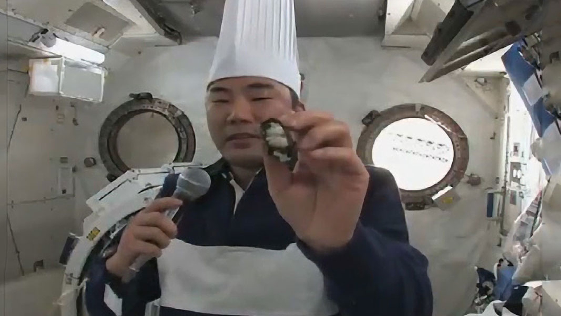 Cibo nello spazio. Dai cubetti dell'Apollo 13 ai legumi Slow Food di Samantha Cristoforetti