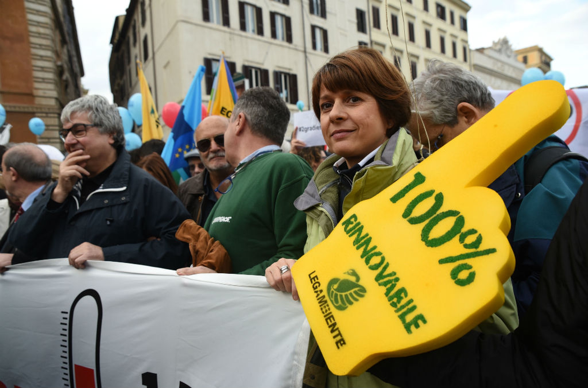 Marcia per il clima. Le immagini dei 15 mila a Roma
