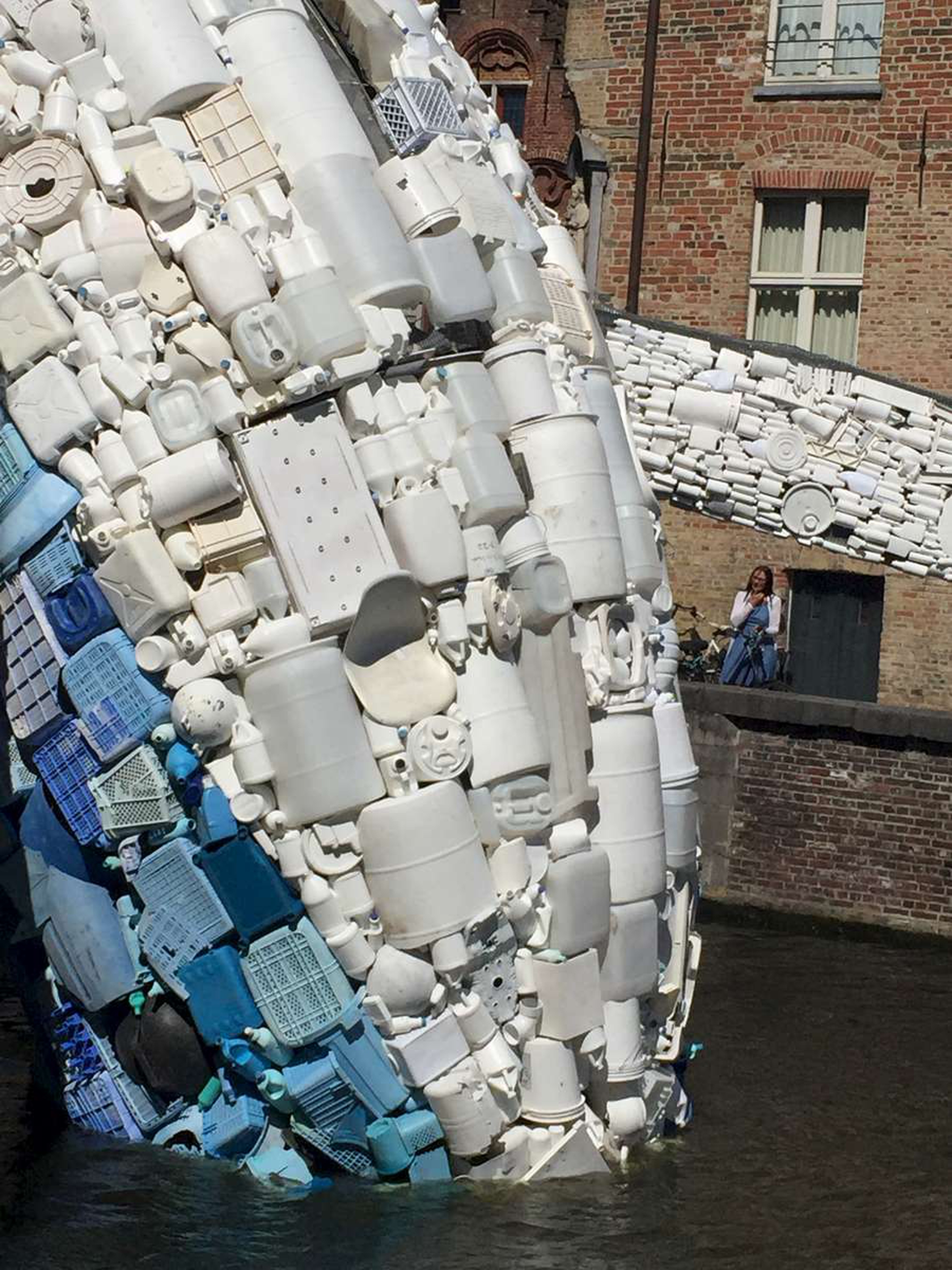 La balena di STUDIOKCA a Bruges_7