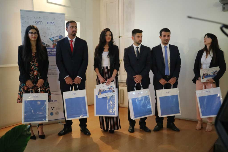 Capua, Dipartimento di Economia dell'Università della Campania. Sul palco, i sei finalisti del contest I AM FCA – Innovation Award Millennials, Daniele Agnello, Gioacchino de Chirico, Federica Di Tolla, Filippo Fontanella, Giada Nugnes e Lucia Rochira.