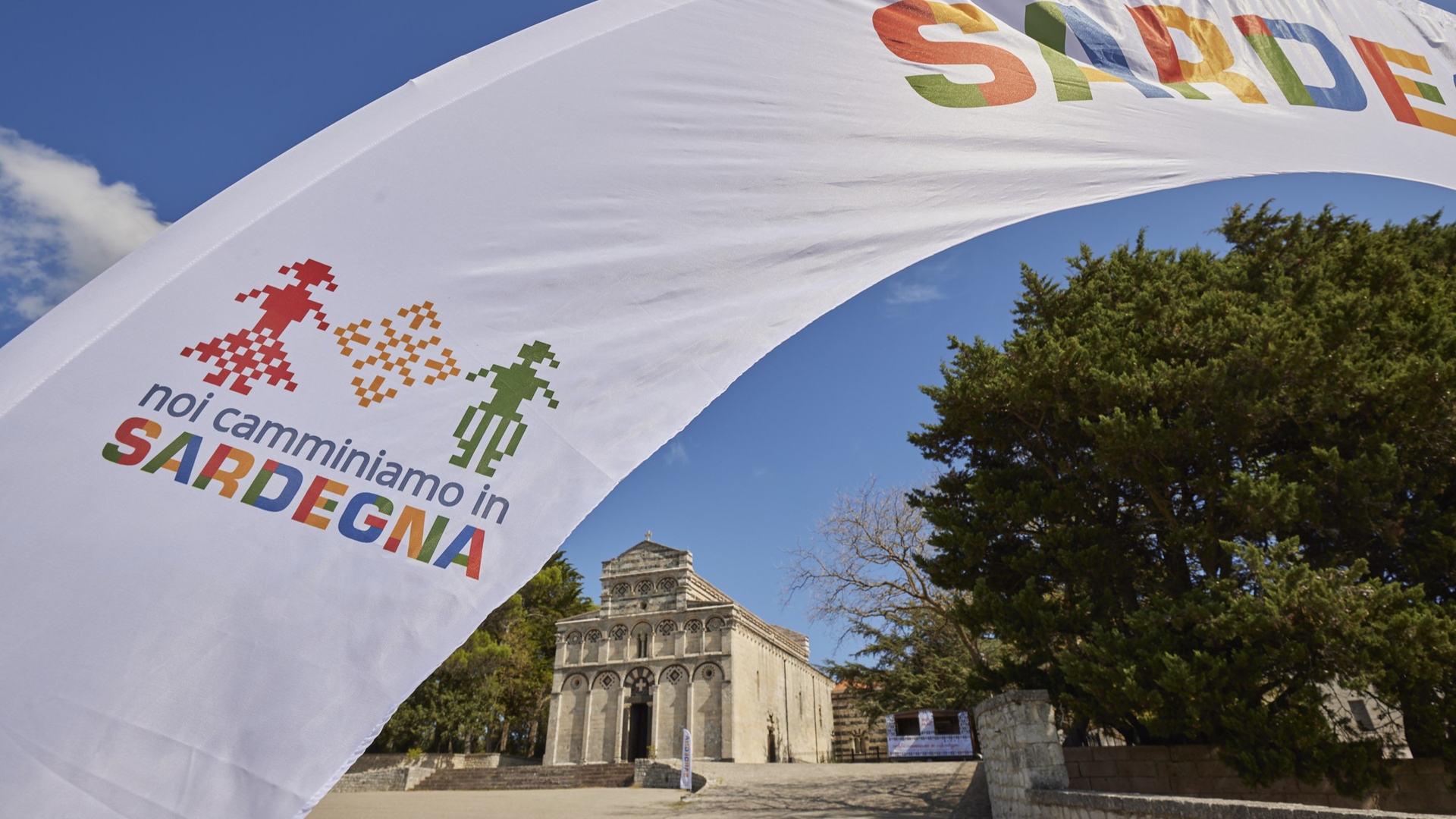 La valle dei vulcani vista dalla sommità del monte Pelao © Marco Ceraglia