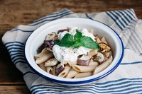 Pasta integrale con melanzane grigliate, stracciatella e menta
