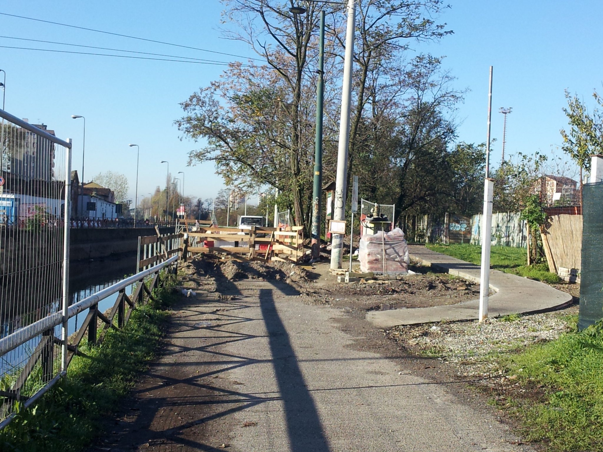 I lavori per Expo Milano 2015 in corso all'Alzaia naviglio grande
