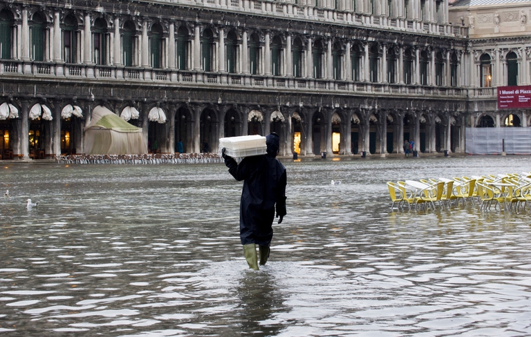 6 città italiane colpite dalla crisi climatica. Ondate di calore prolungate e alluvioni i rischi maggiori