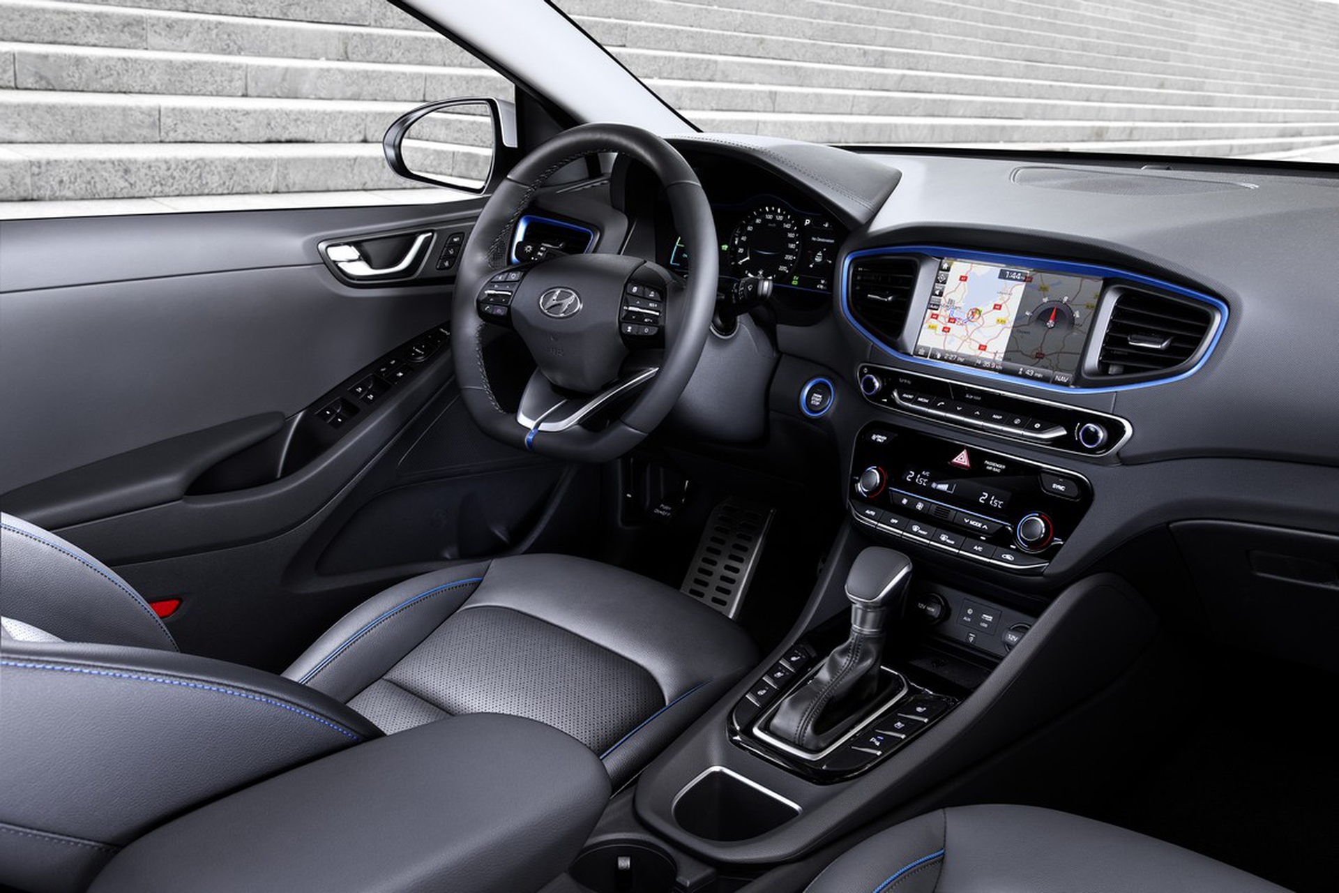 Tutto sull’auto ibrida. Cos’è, come funziona, i vantaggi e il piacere di guida