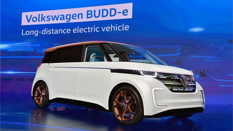 Ed eccone qua l'ultima incarnazione, presentata al Ces di Las Vegas il 6 gennaio 2016.  Traghetterà Volkswagen in nuova dimensione all’indomani dello scandalo del Dieselgate? Ci proverà dal 2018, con il suo motore elettrico e batterie agli ioni di litio, un’autonomia a zero emissioni fino a 373 miglia (600 km) e una capacità di ricaricare le batteria per l’80% in appena 15 minuti. 