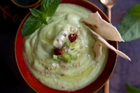 Vellutata fredda di avocado con cialde di carasau