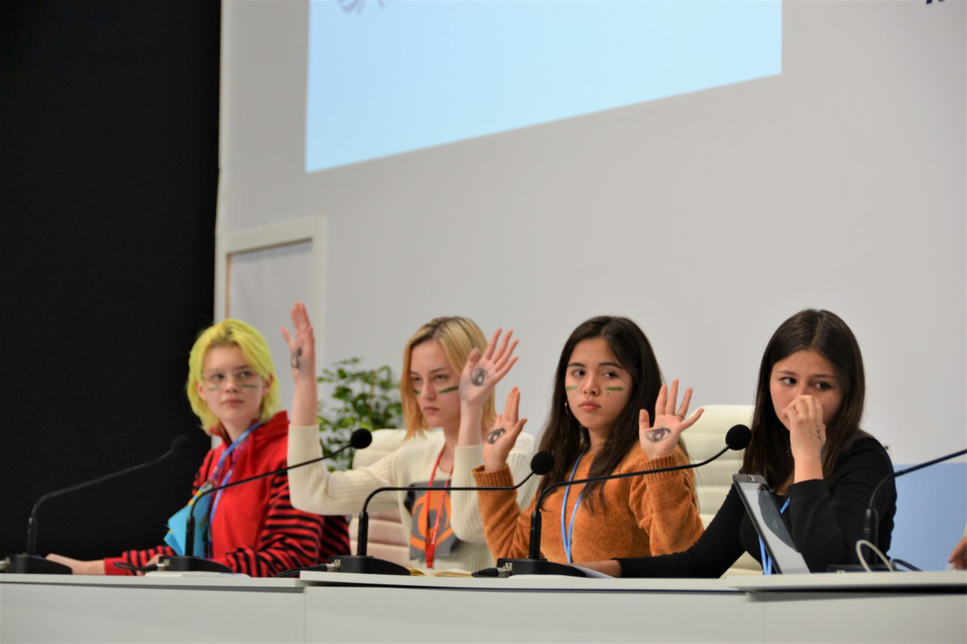Le proteste degli attivisti alla Cop 25 di Madrid