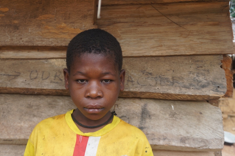 Giovane ragazza Baka del Camerun