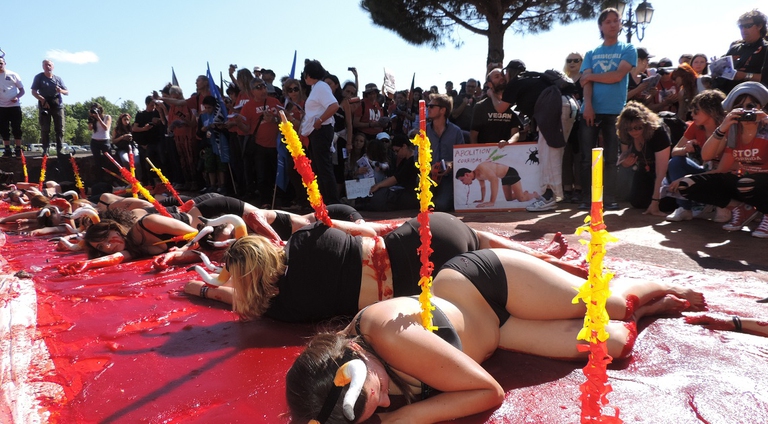 manifestazione contro la corrida