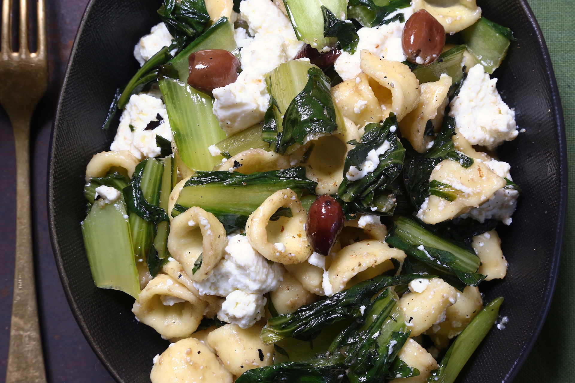 Orecchiette alla catalogna con ricotta di capra e olive. Ricetta ...