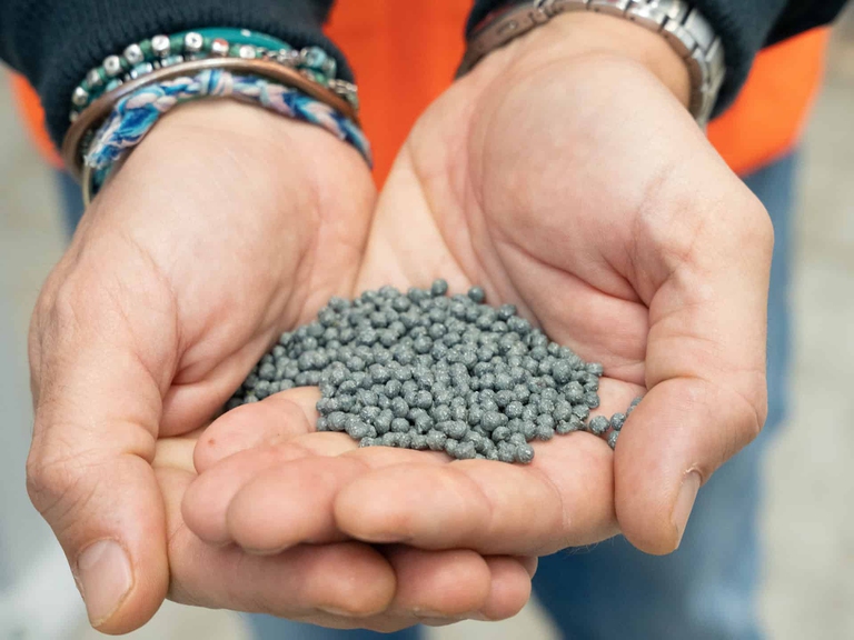 Grani di plastica dalla cassetta Redea di Cpr system.