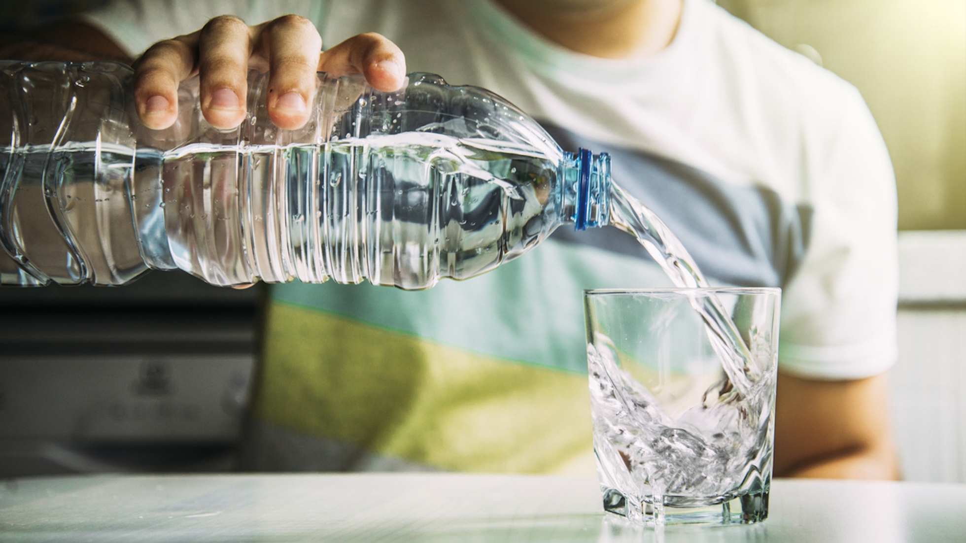 L'acqua in bottiglia di plastica può contenere migliaia e migliaia di  nanoplastiche. Lo studio - LifeGate