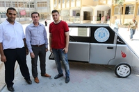 Gaza. Studenti costruiscono la prima auto solare palestinese