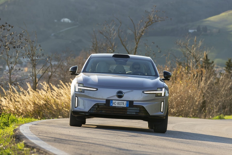 Volvo, ES90, auto elettrica, test drive