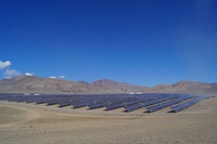 Negli Emirati Arabi l’impianto solare più grande al mondo, più potente di un reattore nucleare