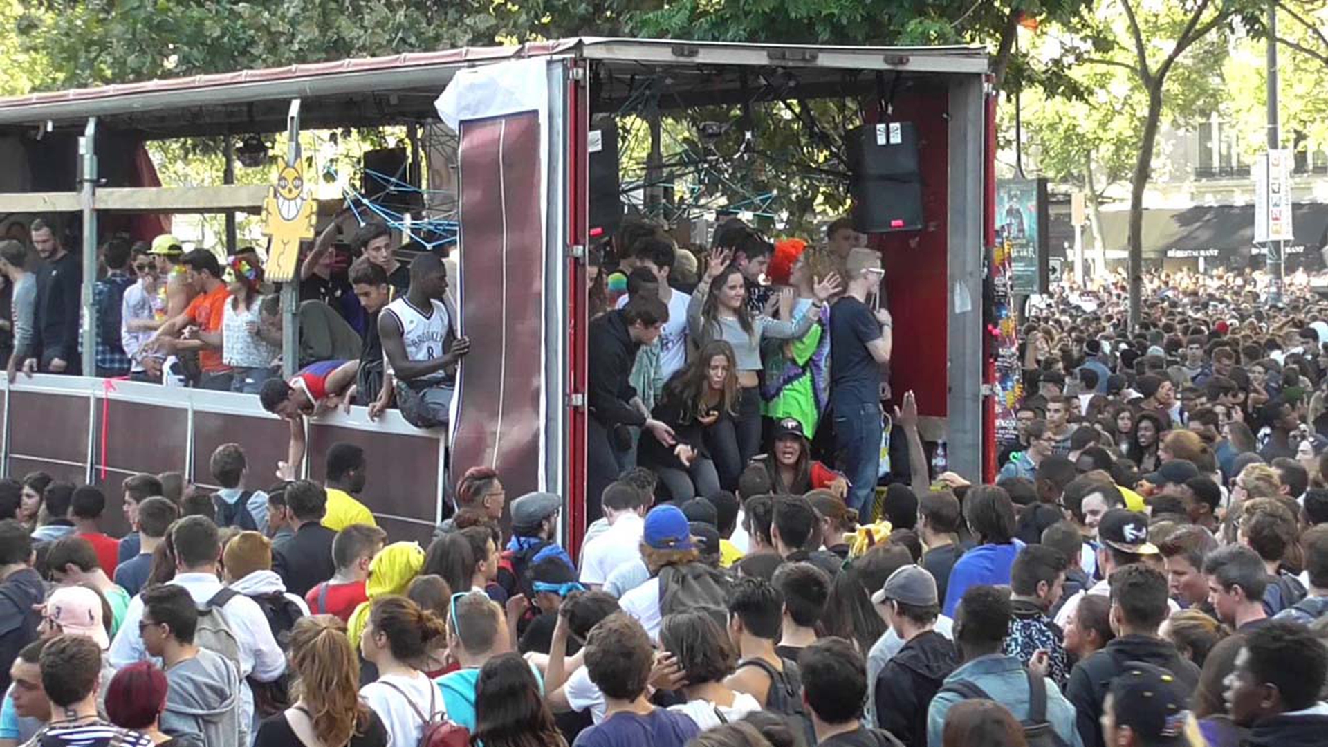 solar-sound-system-techno-parade-2015