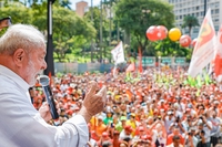 Brasile. Lula alza il salario minimo e abbassa le tasse sui redditi più bassi