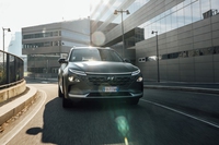 Auto a idrogeno, 30 minuti al volante della Hyundai Nexo