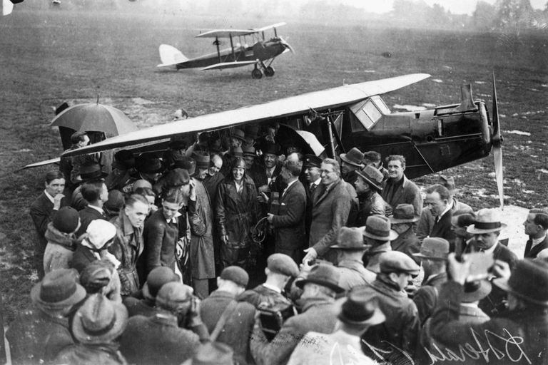 Amelia Earhart, 100 women project, time magazine