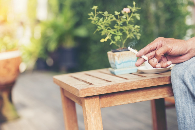 Fumo di sigaretta, occhio alla gola