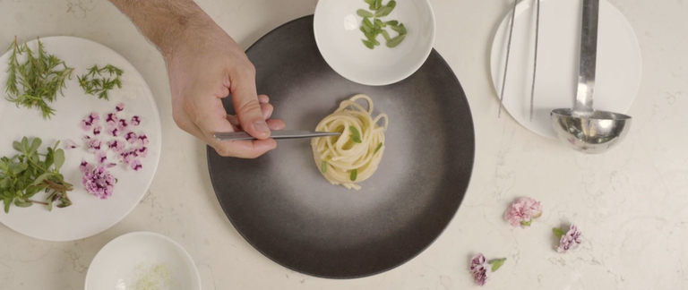 pasta con erbe e fiori